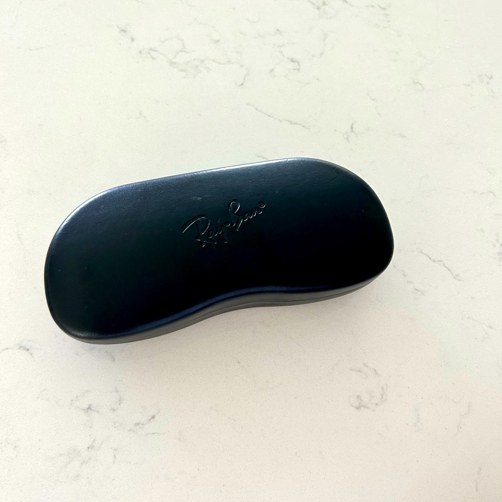 Ray ban sunglasses / glasses case